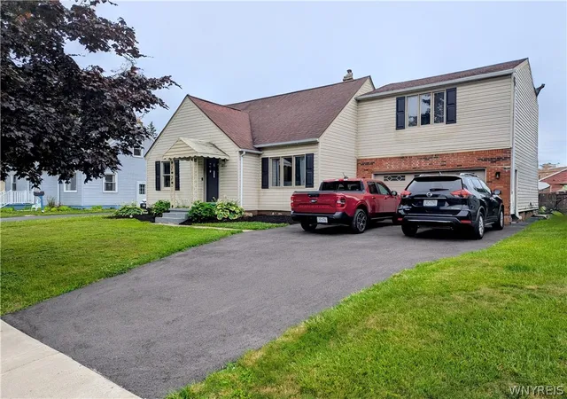 2nd image of 927 Pioneer Dr, North Tonawanda, NY 14120 | MLS# B1696230