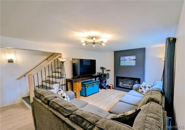 Photo 3 of Sale Pending at 927 Pioneer Dr, North Tonawanda, NY 14120 | MLS# B1696230 | Listing updated on 2026-07-20