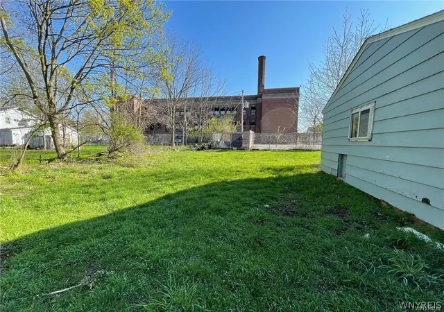23rd image of 247 Clinton St, Lockport, NY 14094 | MLS# B1696476