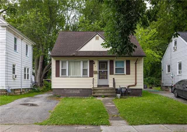 1st image of 623 Augustine St, Rochester, NY 14613 | MLS# R1695712