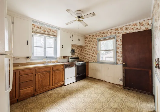 5th image of 623 Augustine St, Rochester, NY 14613 | MLS# R1695712