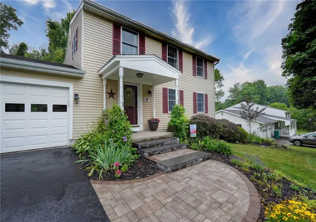 Homes for sale in Henrietta, NY | 98 Peakview Dr, Henrietta, NY 14467 | MLS# R1696244