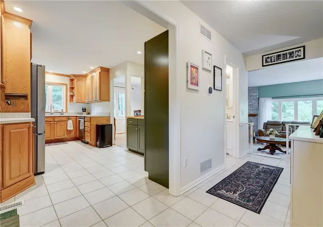 3rd image of 88 Great Wood Cir, Fairport, NY 14450 | MLS# R1695568