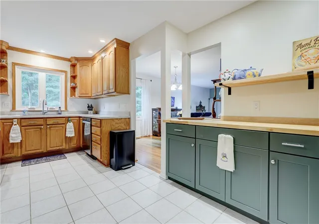 5th image of 88 Great Wood Cir, Fairport, NY 14450 | MLS# R1695568