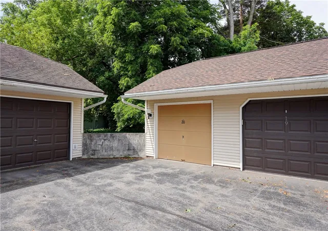 28th image of 104 Packetts Glen, Fairport, NY 14450 | MLS# R1696097