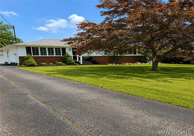 Photo 3 of Sale Pending at 4032 Clinton St, Buffalo, NY 14224 | MLS# B1695184 | Listing updated on 2026-07-14