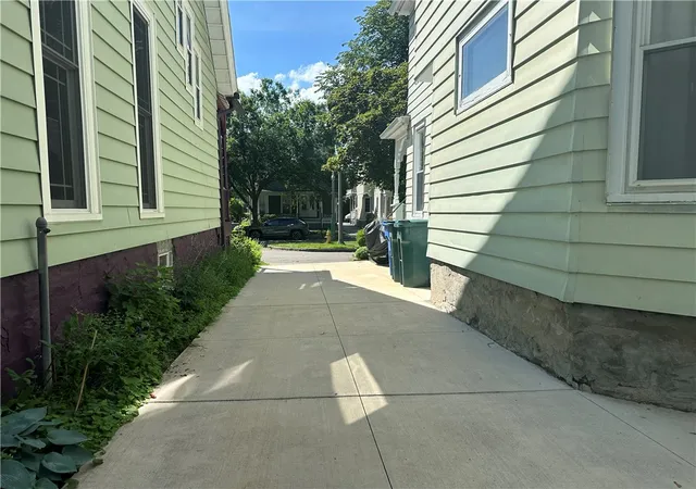 Listing Photo 2 - Condo for sale in building located at 28 Rundel Park, Rochester, NY 14607 - Unit #