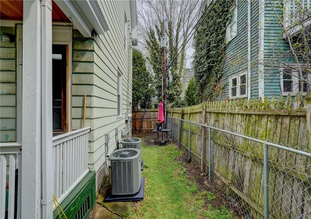 Listing Photo 4 - Condo for sale in building located at 28 Rundel Park, Rochester, NY 14607