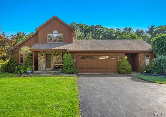 Photo 1 of Sale Pending at 5346 Oakridge Dr, Hamburg, NY 14075 | MLS# B1696311 | Listing updated on 2026-07-31