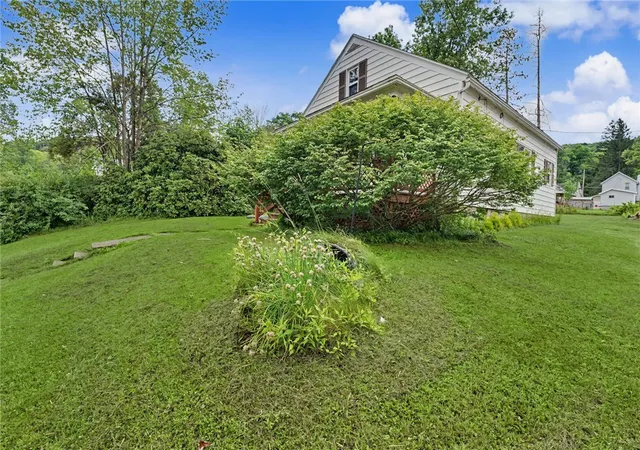 Photo 3 of Single family home for sale at 30 Park Ave, Eldred, PA 16731 | MLS# R1696500 | Listing updated on 2026-07-27
