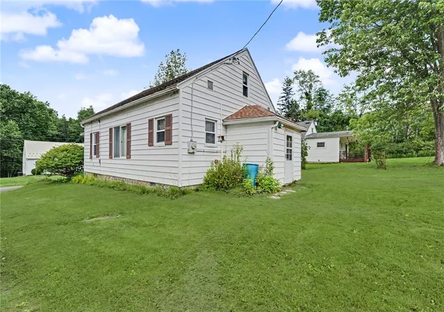 Photo 4 of Single family home for sale at 30 Park Ave, Eldred, PA 16731 | MLS# R1696500 | Listing updated on 2026-07-27
