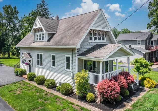 Homes for sale in West Seneca, NY | 4367 Clinton St, West Seneca, NY 14224 | MLS# B1696045