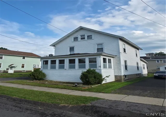 Homes for sale in Camillus, NY | 12 1st St, Camillus, NY 13031 | MLS# S1696188