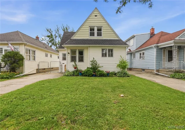 Homes for sale in Tonawanda, NY | 422 Tremont Ave, Tonawanda, NY 14217 | MLS# B1696369