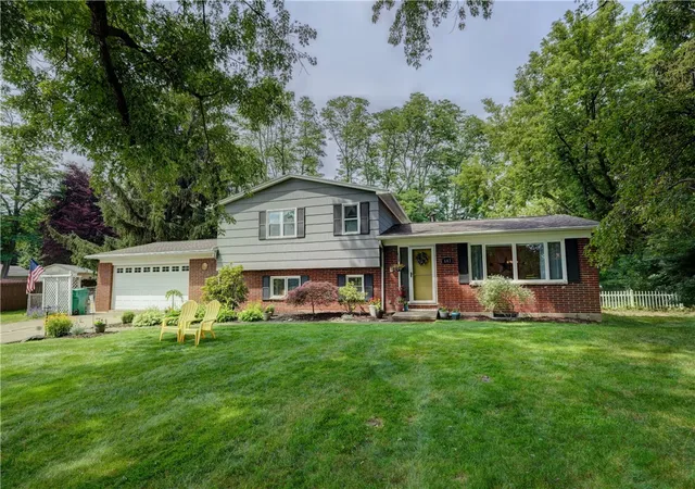 1st image of 643 Chatelaine Dr, Webster, NY 14580 | MLS# R1694114