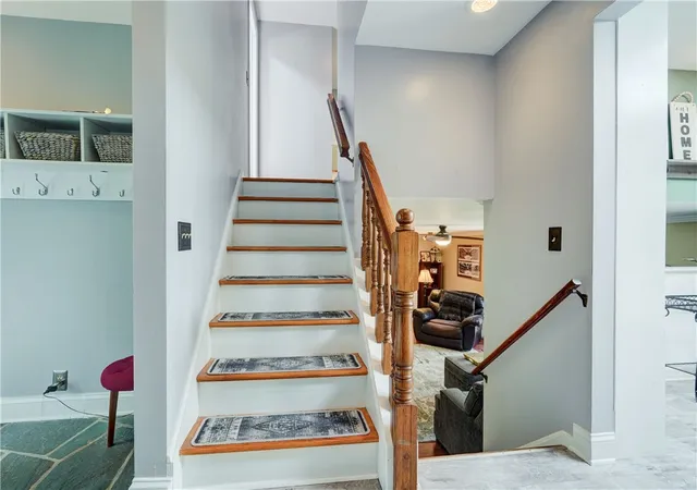 3rd image of 643 Chatelaine Dr, Webster, NY 14580 | MLS# R1694114