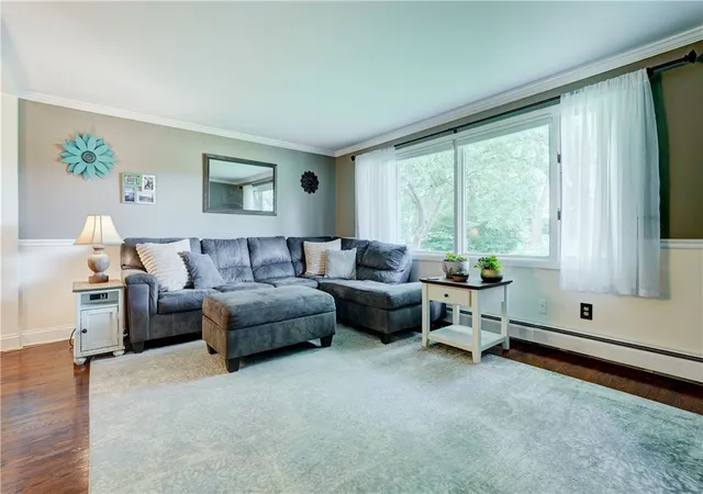 4th image of 643 Chatelaine Dr, Webster, NY 14580 | MLS# R1694114