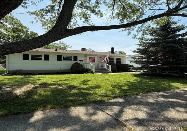 Homes for sale in Tonawanda, NY | 79 Frederick Rd, Tonawanda, NY 14150 | MLS# B1696354