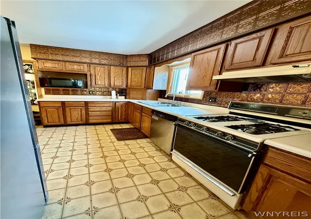 Homes for sale in Tonawanda, NY | 79 Frederick Rd, Tonawanda, NY 14150 | MLS# B1696354