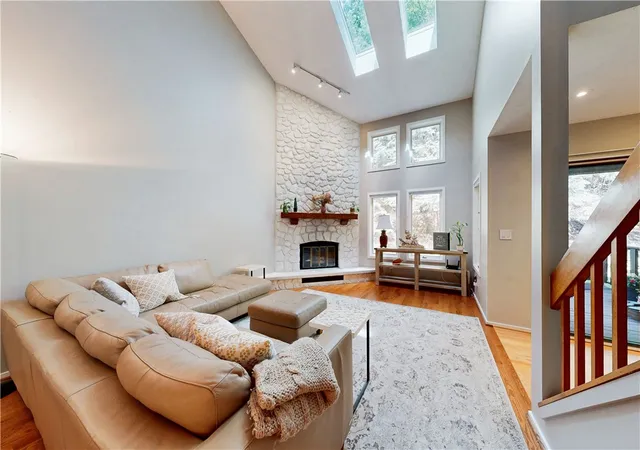5th image of 14 Colonial Cir, Fairport, NY 14450 | MLS# R1696087
