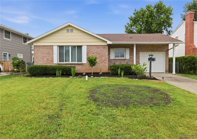2nd image of 92 Tomcyn Dr, Buffalo, NY 14221 | MLS# B1696483