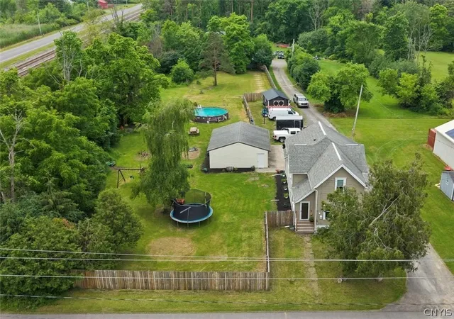 2nd image of 6401 N Kirkville Rd, Kirkville, NY 13082 | MLS# S1696378