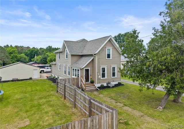 3rd image of 6401 N Kirkville Rd, Kirkville, NY 13082 | MLS# S1696378