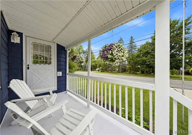 3rd image of 360 Aurora St, Lancaster, NY 14086 | MLS# B1696512