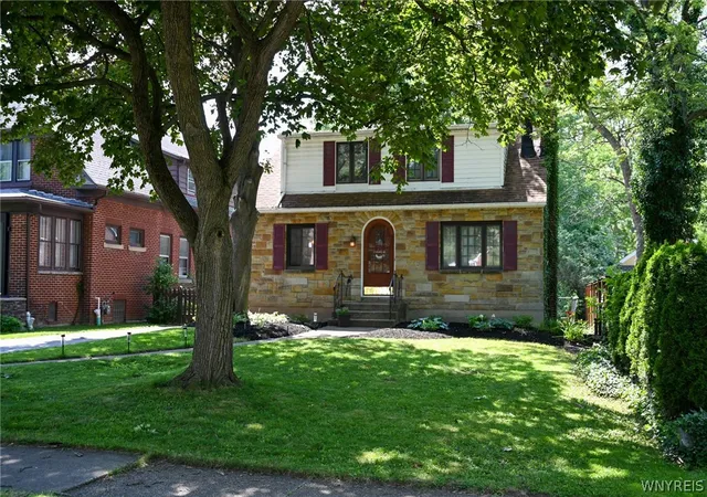 Homes for sale in Amherst, NY | 130 Ivyhurst Rd, Amherst, NY 14226 | MLS# B1695958