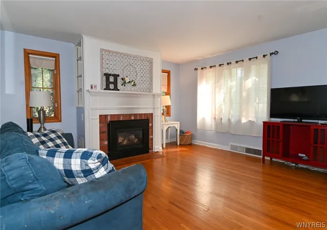 Photo 3 of Sale Pending at 130 Ivyhurst Rd, Buffalo, NY 14226 | MLS# B1695958 | Listing updated on 2026-08-03