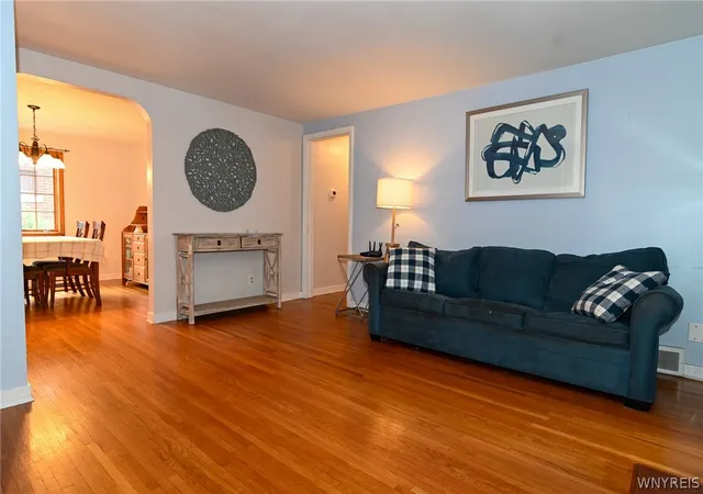 Photo 4 of Sale Pending at 130 Ivyhurst Rd, Buffalo, NY 14226 | MLS# B1695958 | Listing updated on 2026-08-03