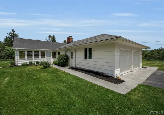2nd image of 9560 Savage Rd, Holland, NY 14080 | MLS# B1696537