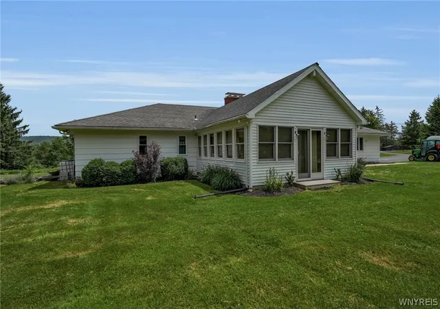 3rd image of 9560 Savage Rd, Holland, NY 14080 | MLS# B1696537