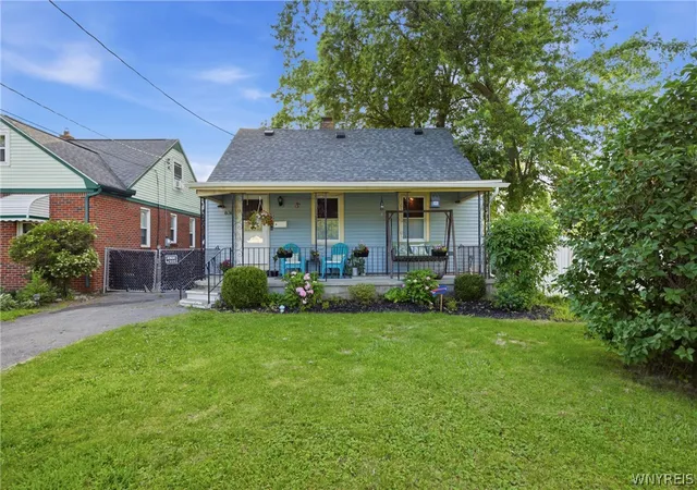 Homes for sale in Cheektowaga, NY | 830 Beach Rd, Cheektowaga, NY 14225 | MLS# B1696445