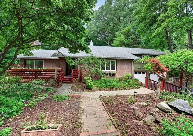 1st image of 6 Far View Hills Rd, Rochester, NY 14620 | MLS# R1695343