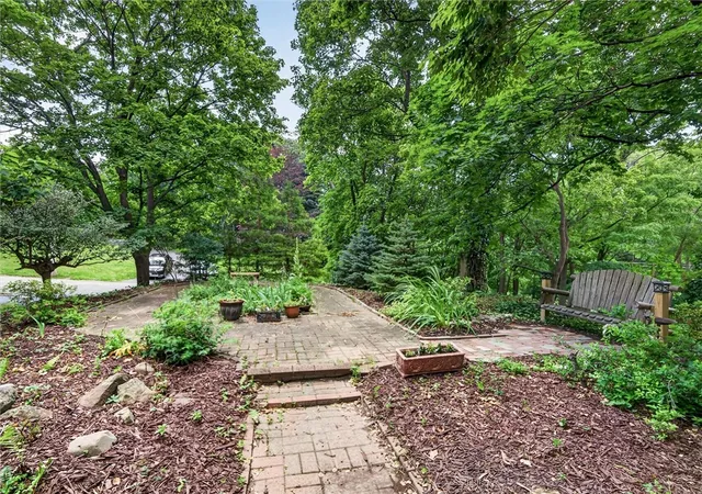 5th image of 6 Far View Hills Rd, Rochester, NY 14620 | MLS# R1695343