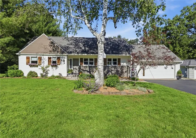 2nd image of 42 Everett Dr, Chili, NY 14624 | MLS# R1695144