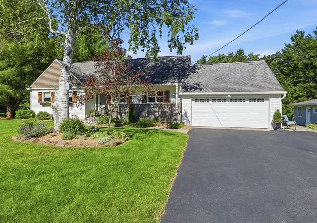 3rd image of 42 Everett Dr, Chili, NY 14624 | MLS# R1695144