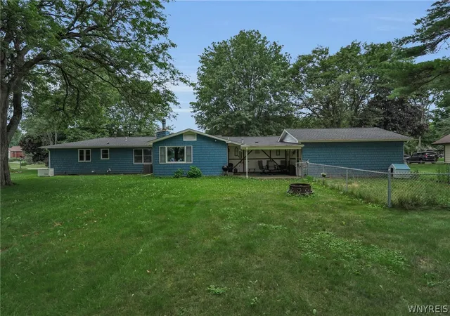 3rd image of 1073 Lyndale Ln, Marilla, NY 14059 | MLS# B1695723
