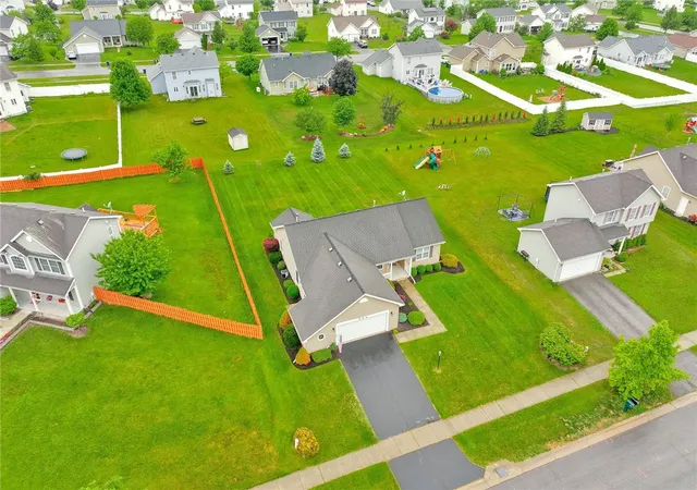 Homes for sale in Henrietta, NY | 82 Harrogate Xing, Henrietta, NY 14586 | MLS# R1695045