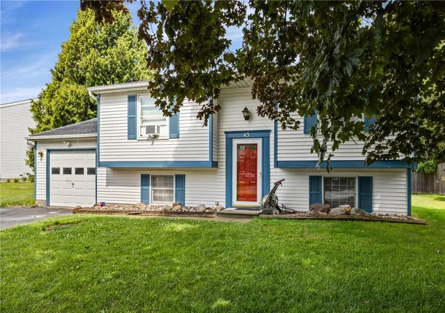 2nd image of 43 Curtisdale Ln, Hamlin, NY 14464 | MLS# R1696532