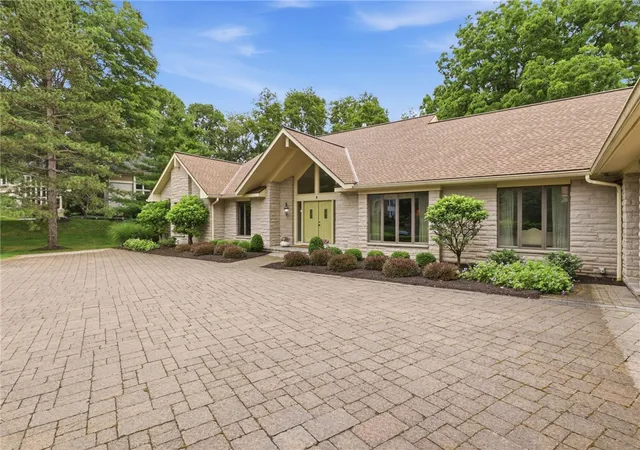 3rd image of 9 Pine Acres Dr, Rochester, NY 14618 | MLS# R1696553