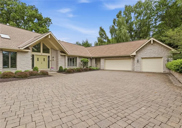 4th image of 9 Pine Acres Dr, Rochester, NY 14618 | MLS# R1696553