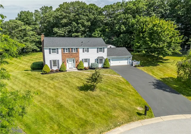 3rd image of 101 Hillcrest Dr, Victor, NY 14564 | MLS# R1696143