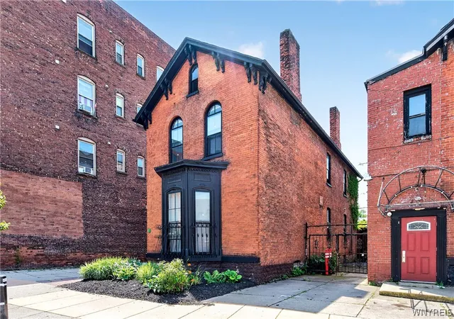 Photo 2 of Sale Pending at 16 Allen St, Buffalo, NY 14202 | MLS# B1696001 | Listing updated on 2026-07-18