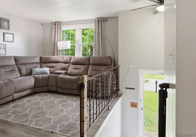 4th image of 4006 Sandpiper Ln, Liverpool, NY 13090 | MLS# S1692712
