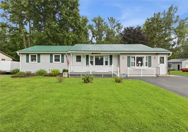 Homes for sale in Hamlin, NY | 2977 Roosevelt Hwy, Hamlin, NY 14464 | MLS# R1695631
