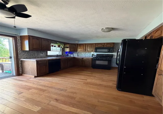 Photo 2 of Sale Pending at 136 Teakwood Dr, Rochester, NY 14609 | MLS# R1696049 | Listing updated on 2026-07-21