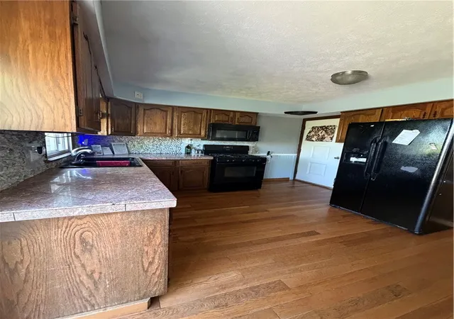 Photo 3 of Sale Pending at 136 Teakwood Dr, Rochester, NY 14609 | MLS# R1696049 | Listing updated on 2026-07-21