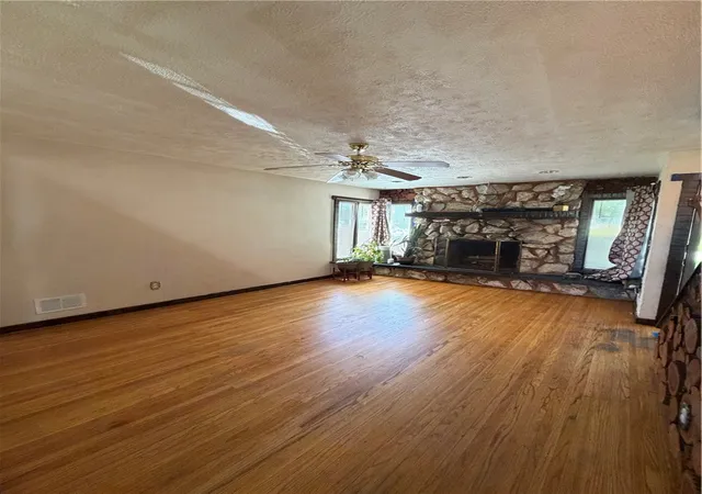 Photo 3 of Sale Pending at 136 Teakwood Dr, Rochester, NY 14609 | MLS# R1696049 | Listing updated on 2026-07-21